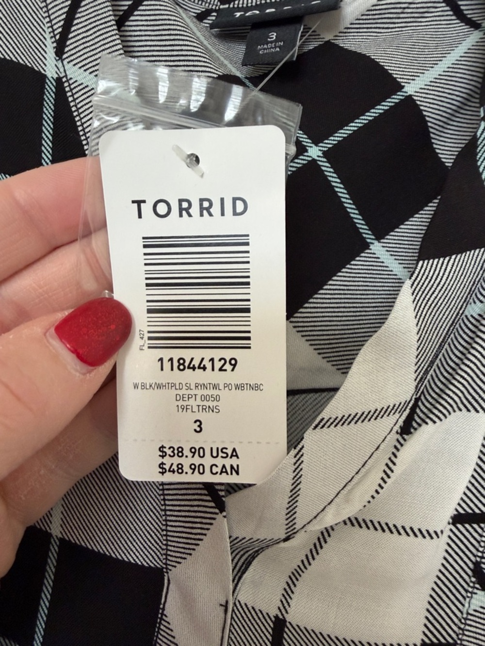 NWT Torrid Black & White Plaid Sleeveless V-Neck Top - Picture 3 of 5